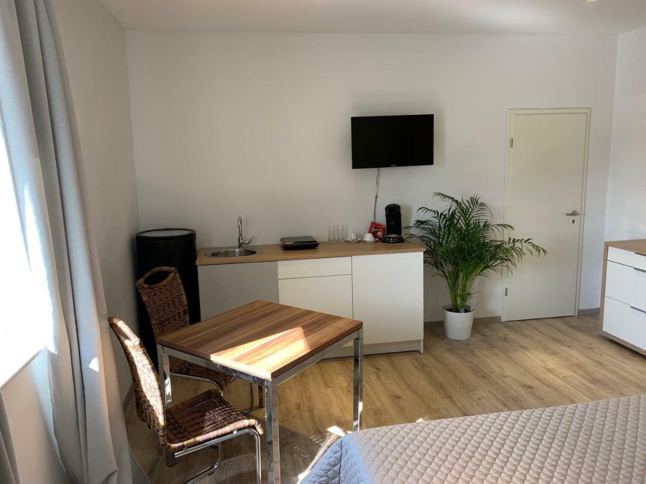 Latinos In Appartement Herzogenaurach Buitenkant foto